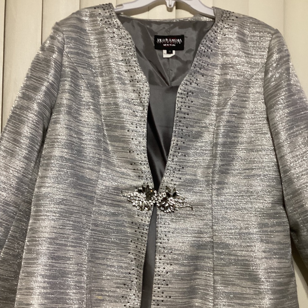 Terramina Ladies Suit. Size 16 3 pieces. Gray/Silver with rhinestones